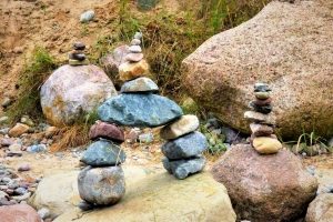 Tagesablauf Meditationen Steine